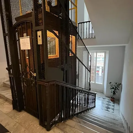 Temptation House Apartment Rom